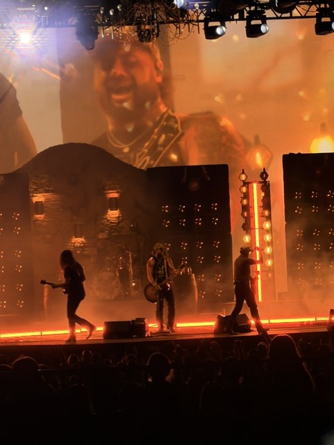 Koe Wetzel performing